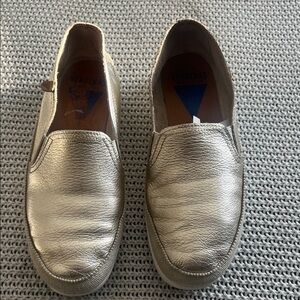 Verbenas Women's Silver/Gold Moccasins